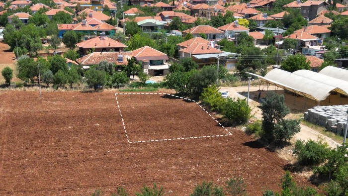 Denizli Kutlubey'de Yerleşim Alanı İçerisinde 319 m2 Ticari İmarlı Arsa