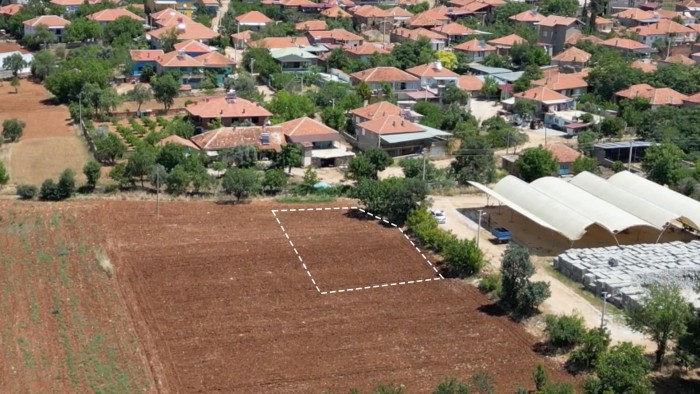 Denizli Kutlubey'de Yerleşim Alanı İçerisinde 319 m2 Ticari İmarlı Arsa