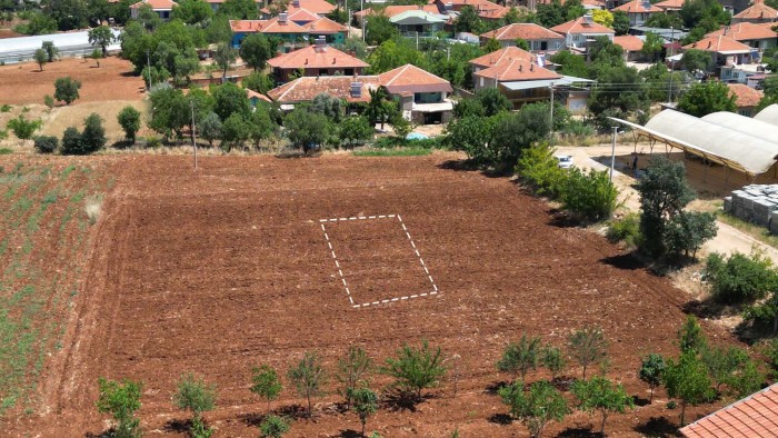 Denizli Bekilli'de Yerleşim Alanı İçerisinde 224 m2 Ticari İmarlı Arsa