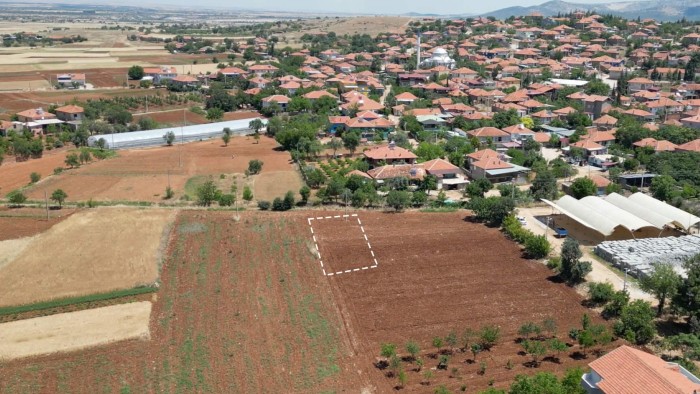 Denizli Bekilli'de Gelişime Açık Bölgede 263 m2 Ticari İmarlı Arsa