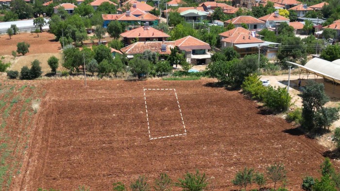 Denizli Bekilli'de Yerleşim Alanı İçerisinde 229 m2 Ticari İmarlı Arsa