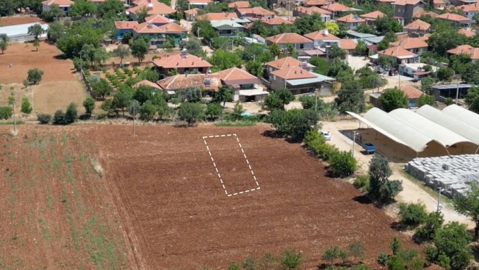 Denizli Bekilli'de Yerleşim Alanı İçerisinde 229 m2 Ticari İmarlı Arsa