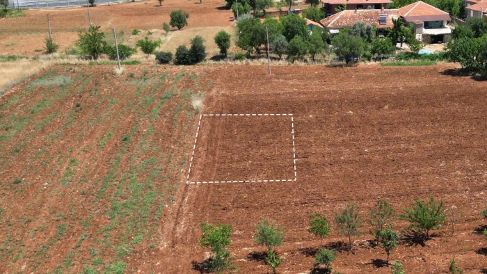 Denizli Bekilli'de Yerleşim Alanı İçerisinde 512 m2 Ticari İmarlı Arsa