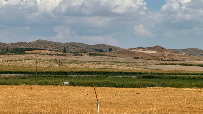 Eskişehir Beylikova’da İlçe Merkezine Yakın, Yola ve Suya Sahip 7.270 m2 Fırsat Arazi