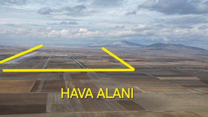 Kütahya Altıntaş Alibey'de Havalimanı'nın Dibinde, OSB ve İlçe Merkezine Yakın 15.730 m2 Tarla Fırsatı