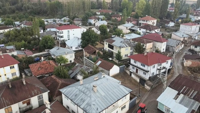 Sivas Yıldızeli Yolkaya'da Köy Yerleşik Alan İçinde 5578 m2 Tarla Fırsatı